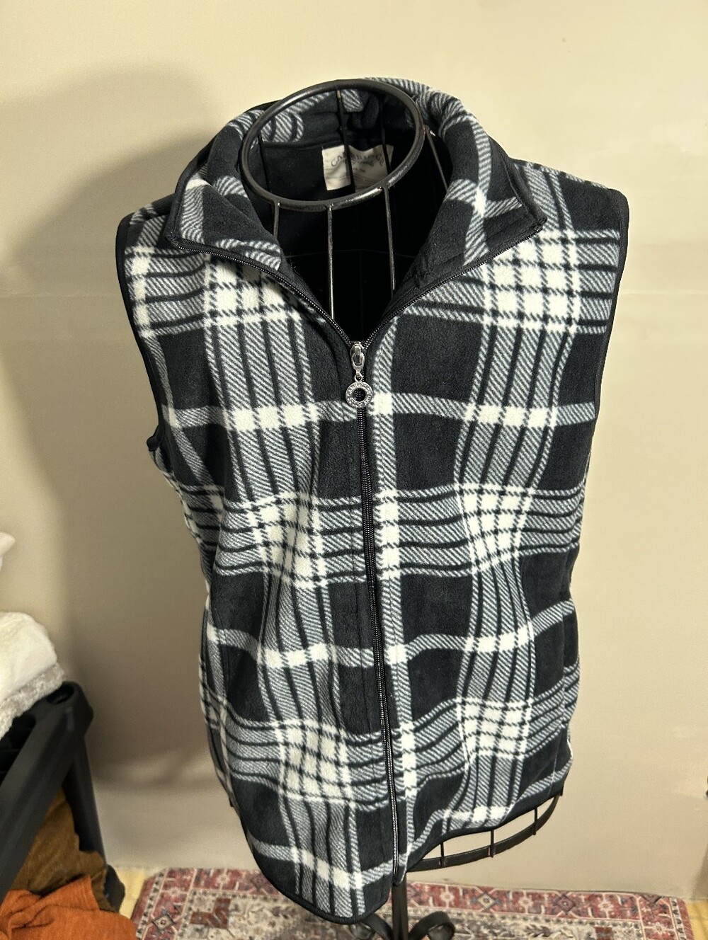 Cambridge Dry Goods size extra large womens outdoor wear vest gorpcore black